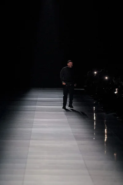 Look 60